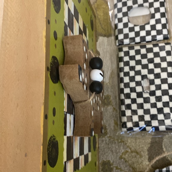 6PC 🐷BUNDLE🐷 —HANDPAINTED- hand made —MKC lovers! Switchplates & hanging decor - Picture 7 of 10